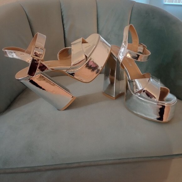 Metallic Silver Platform Heels - Picture 1 of 5